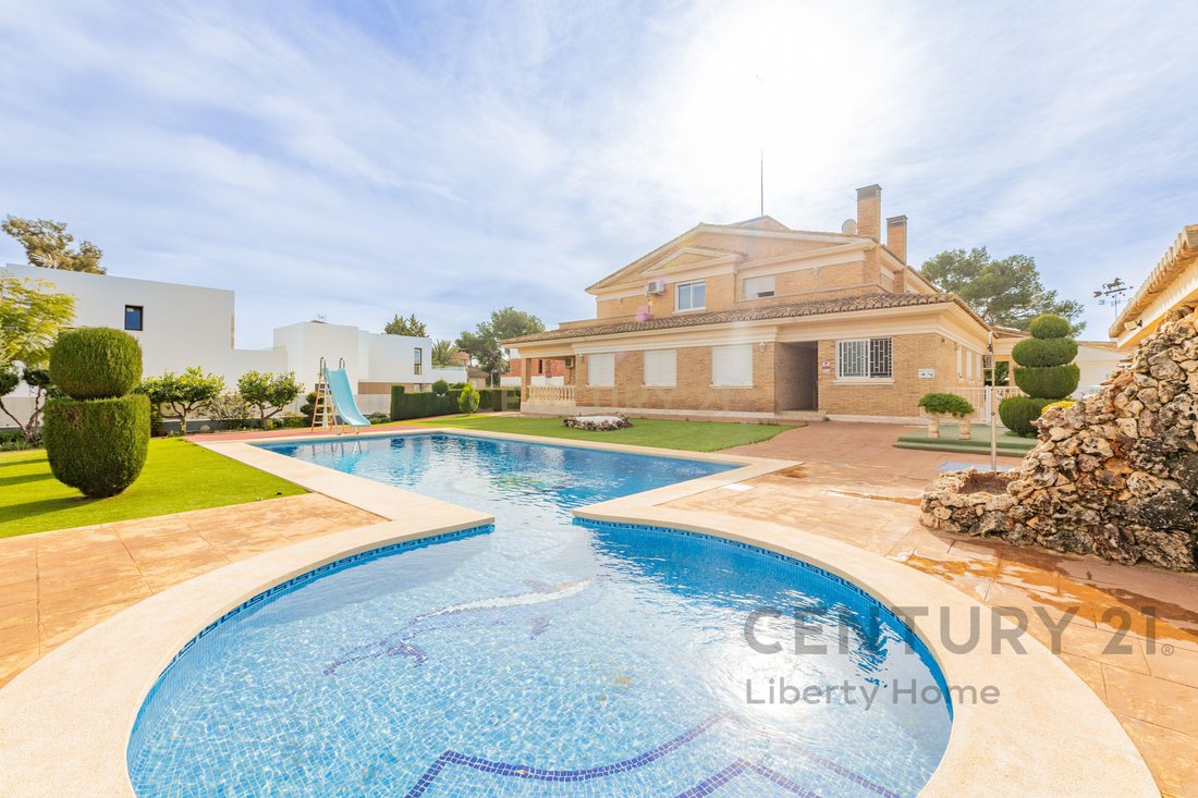 Villa in Torrent, Valencian Community, Spain 1 - 18954312