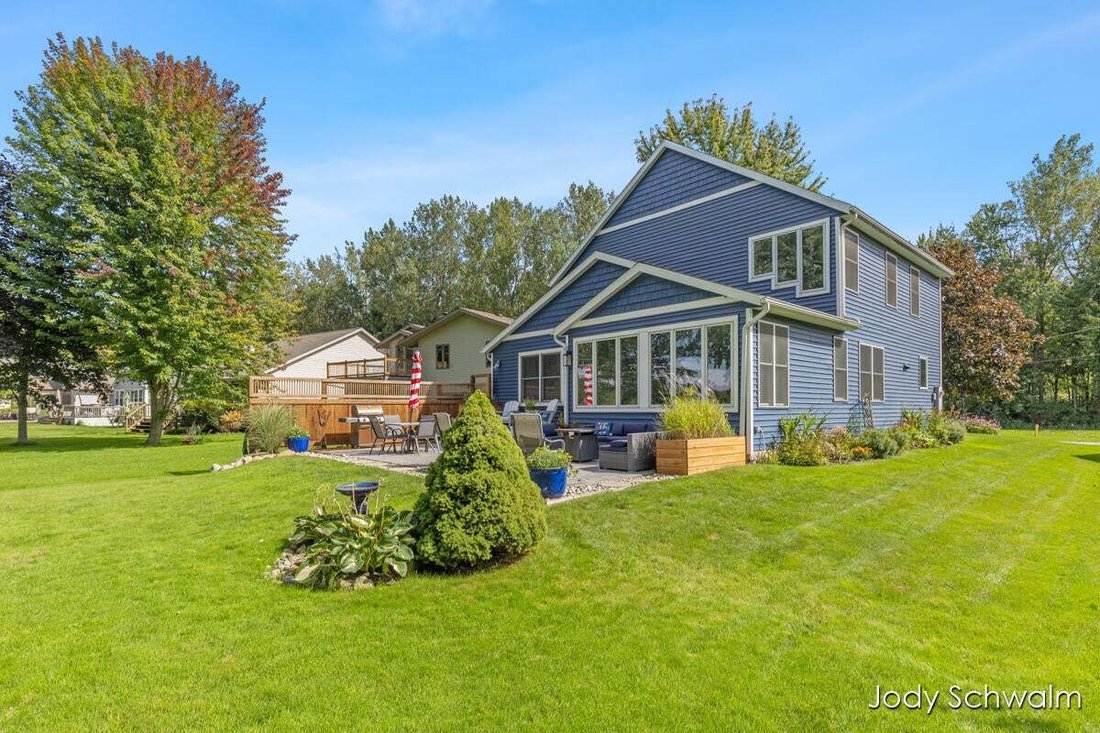 House in Comstock Park, Michigan, United States 2 - 18952958