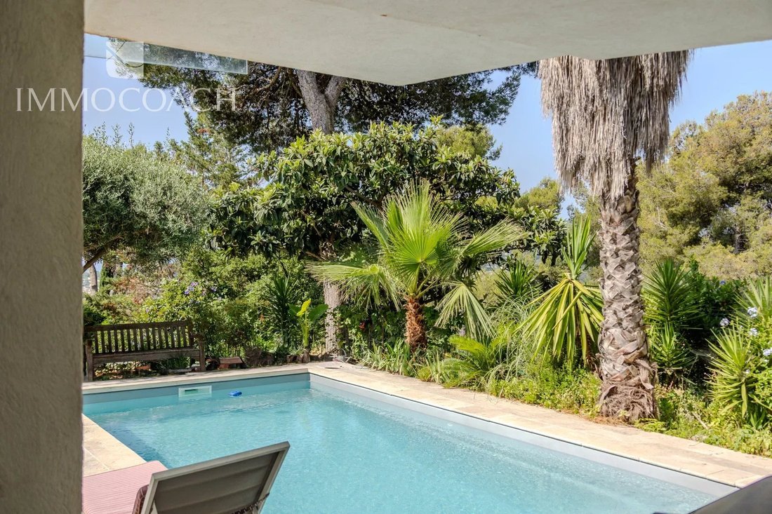 House in Carqueiranne, Provence-Alpes-Côte d'Azur, France 1 - 16814448