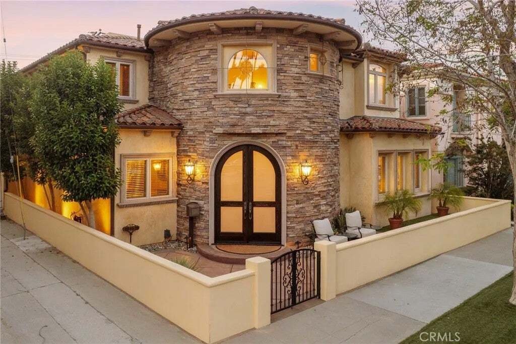 House in Signal Hill, California, United States 1 - 18953671