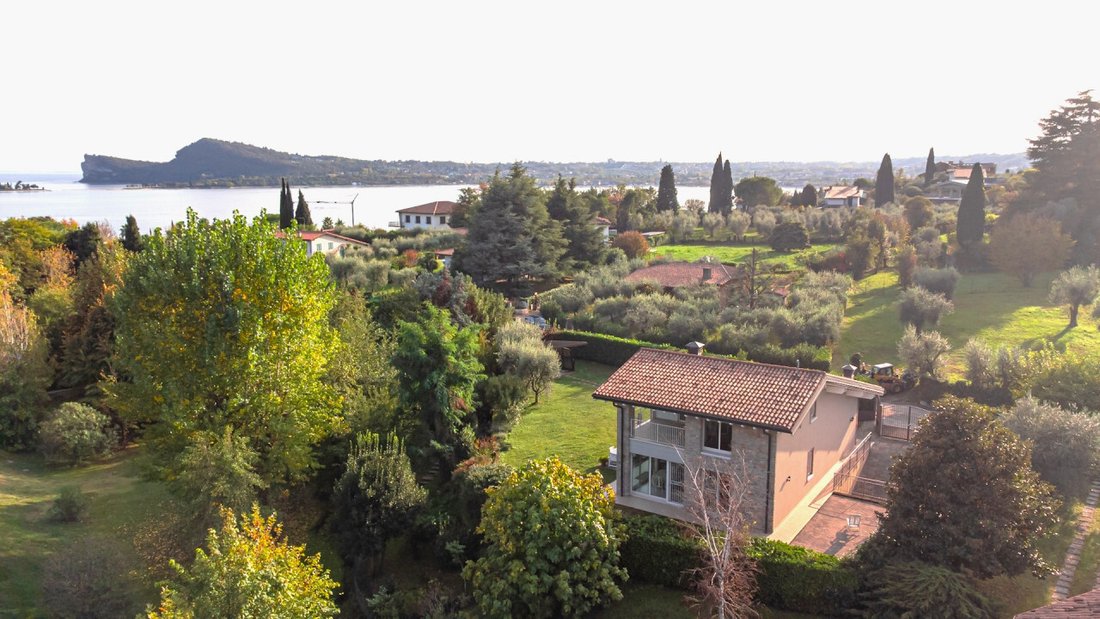 Villa in San Felice del Benaco, Lombardy, Italy 1 - 18955072