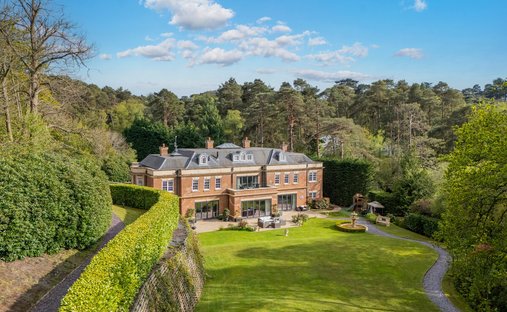 House in Brooklands, Elmbridge, England 1