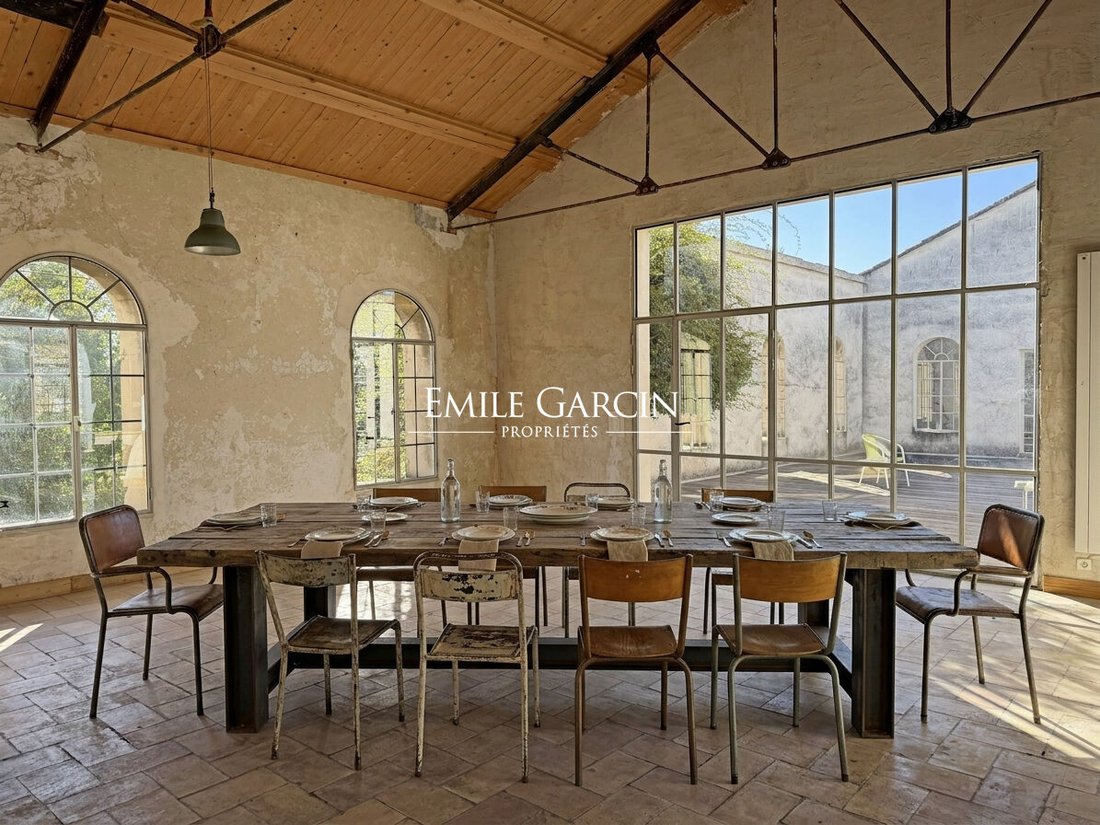 Villa in Est, Entraigues-sur-la-Sorgue, France 3 - 18955079