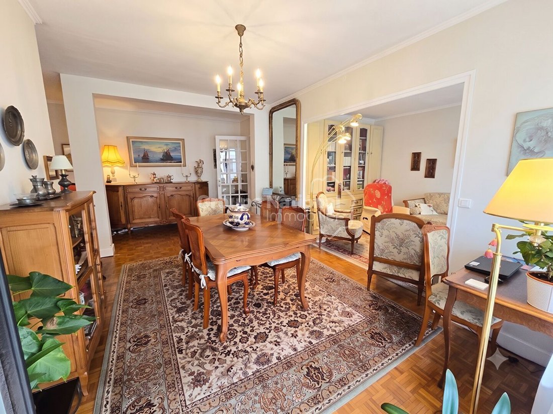 Apartment in Domaine National du Château, Versailles, France 5 - 18954445