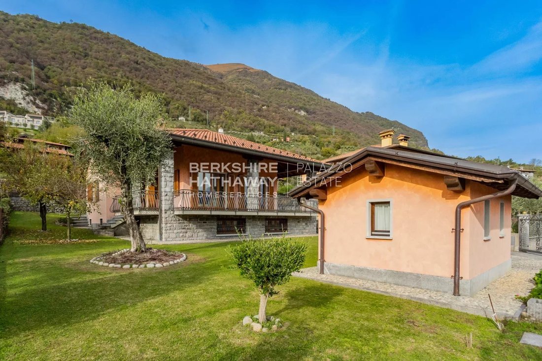Villa in Lenno, Lombardy, Italy 1 - 18954871
