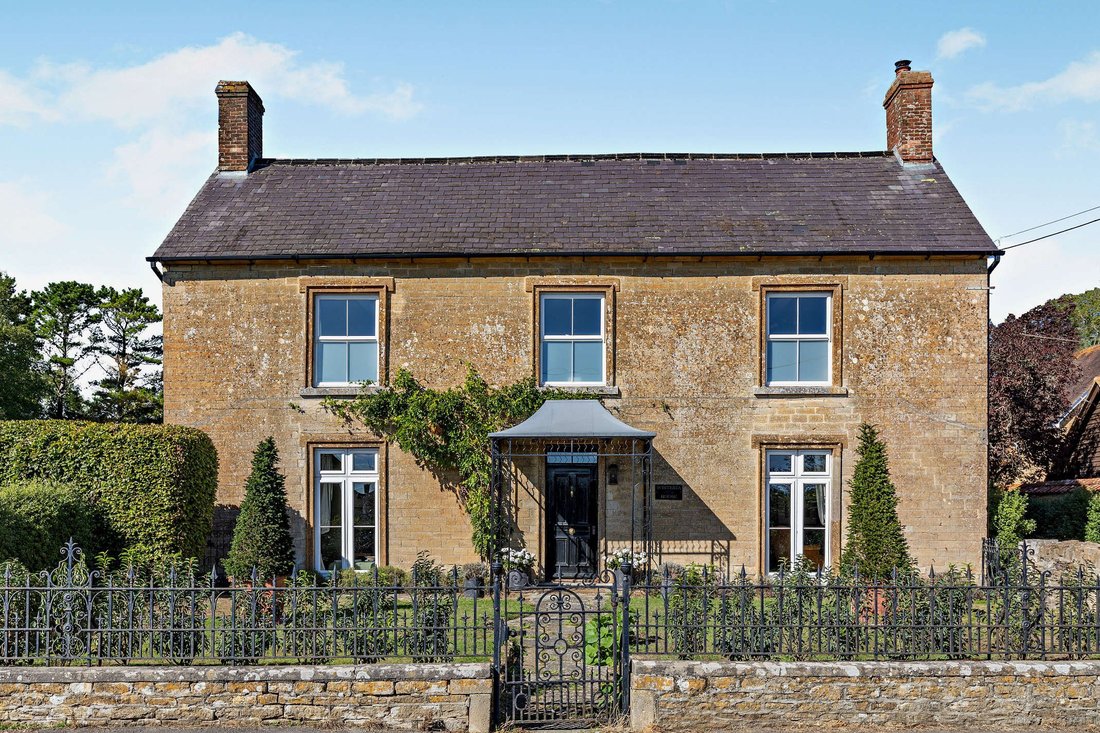 House in Marnhull, England 1 - 16720756