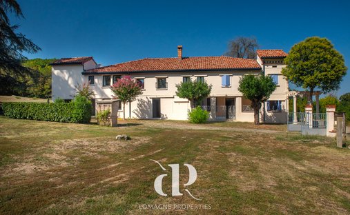 House in Beaumont-de-Lomagne, Occitania, France 1