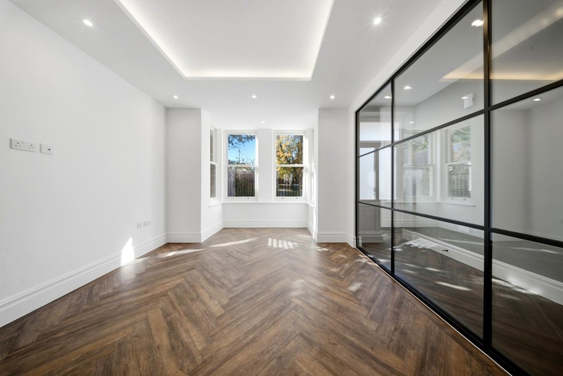House in Acton, Ealing, England 3 - 18952238