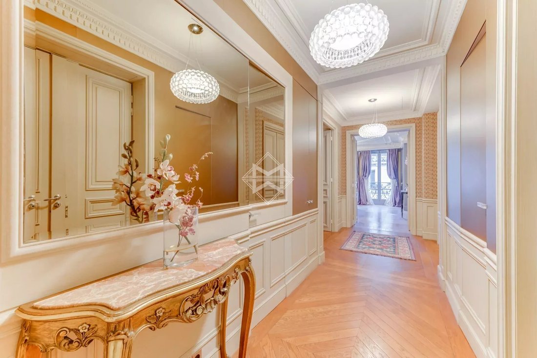Apartment in Triangle d'Or, Paris 8e Arrondissement, Paris 5 - 16327398