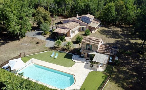 Estate in Bagnols-en-Forêt, Provence-Alpes-Côte d'Azur, France 1
