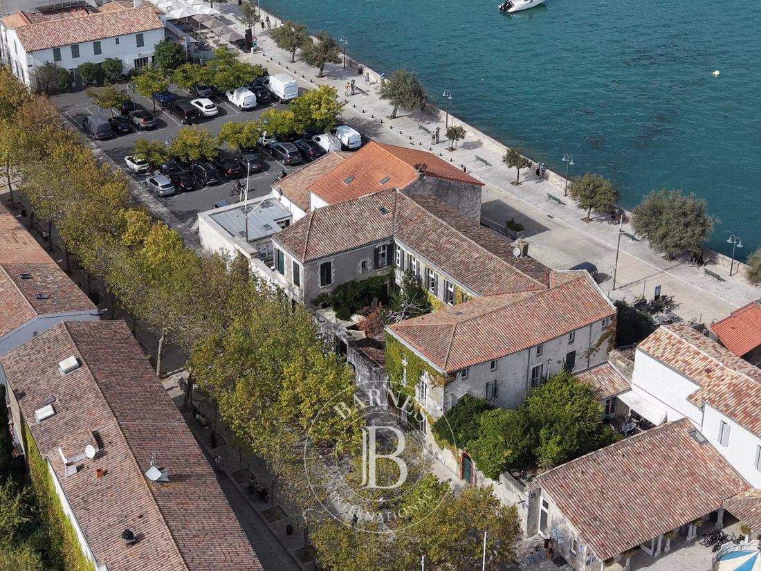 Estate in La Flotte, Nouvelle-Aquitaine, France 2 - 17862665