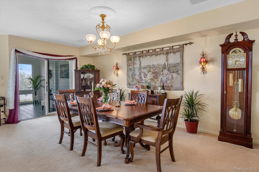 Condo in Calverton, New York, United States 5 - 18953714