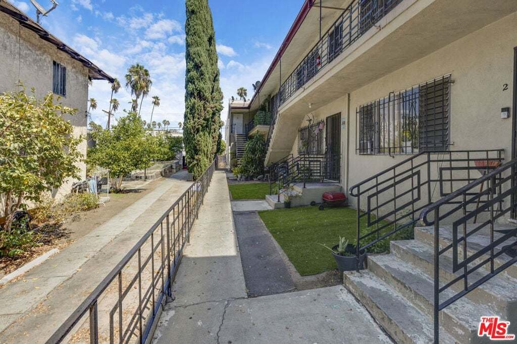 Los Angeles, California, United States 2 - 18952197