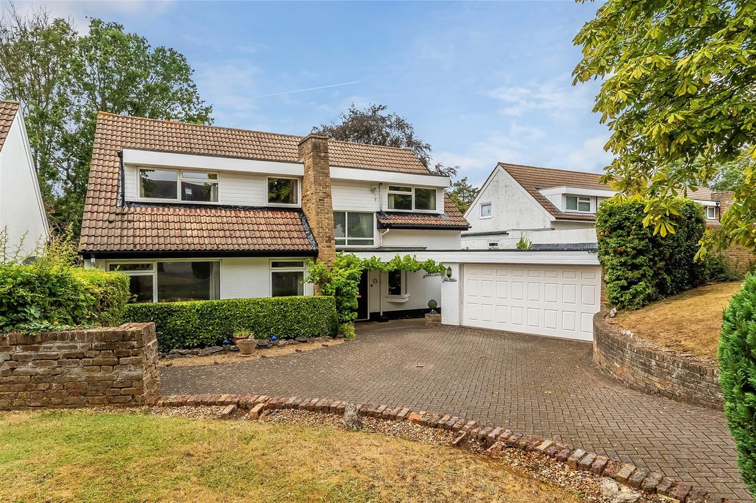 House in London Borough of Sutton, England 1 - 16871589