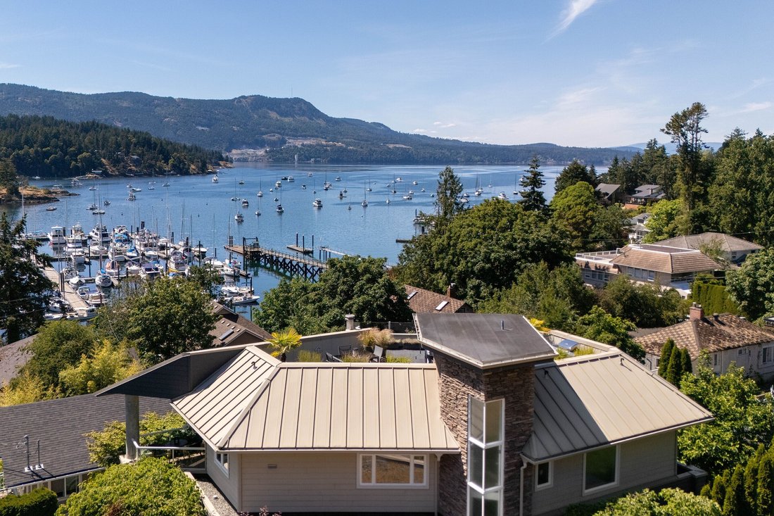 House in Brentwood Bay, British Columbia, Canada 1 - 18950893