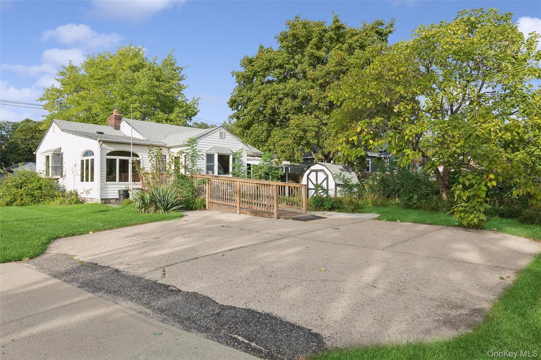 House in East Patchogue, New York, United States 2 - 18953512