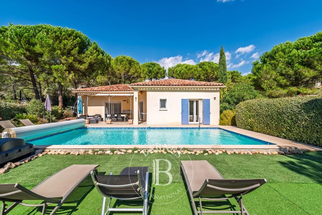 Villa in Bagnols-en-Forêt, Provence-Alpes-Côte d'Azur, France 1 - 18949941