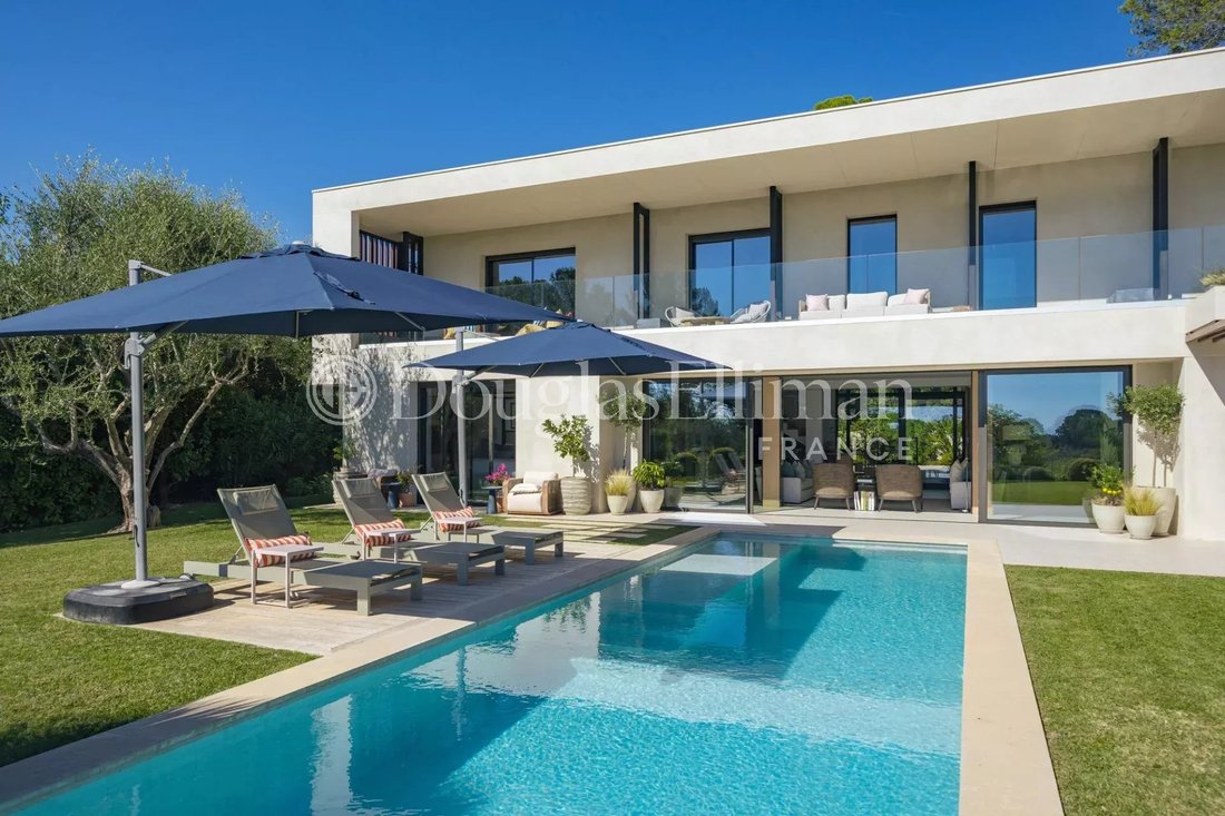 Villa in Mougins, Provence-Alpes-Côte d'Azur, France 3 - 18950155