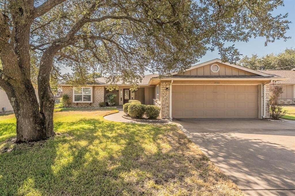 House in Granbury, Texas, United States 1 - 18953838