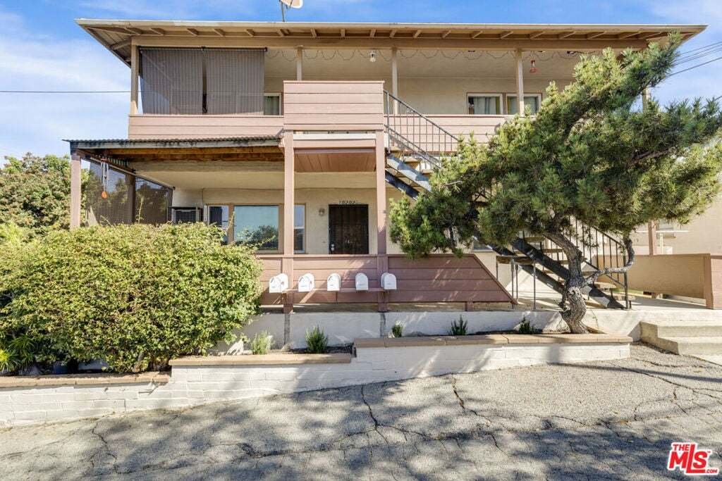 Los Angeles, California, United States 5 - 18952208