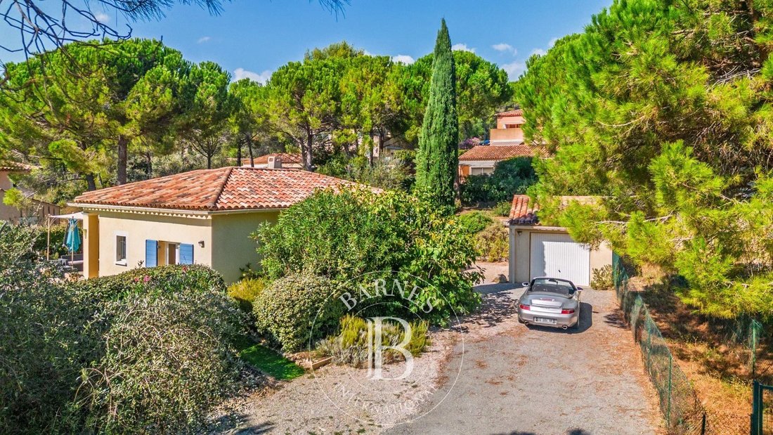 Villa in Bagnols-en-Forêt, Provence-Alpes-Côte d'Azur, France 3 - 18949941