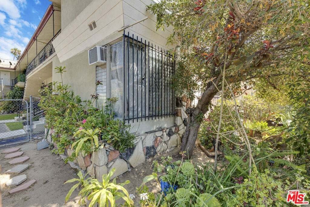Los Angeles, California, United States 3 - 18952197