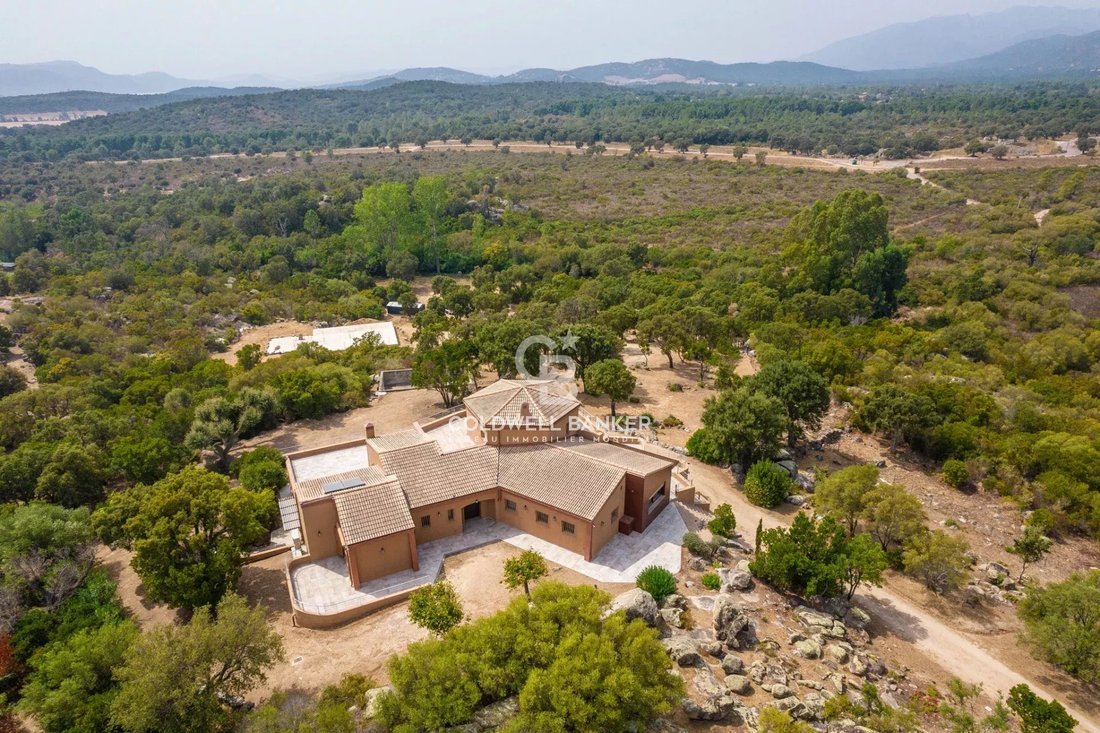Villa in Porto-Vecchio, Corsica, France 2 - 18949527