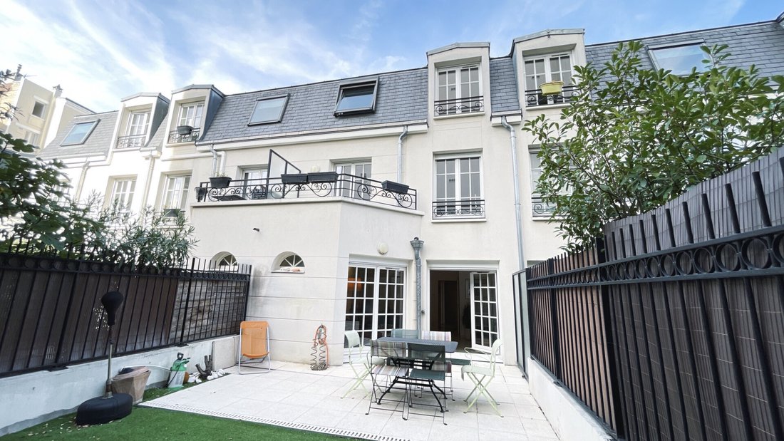 Villa in Puteaux, Ile-de-France, France 1 - 18955153