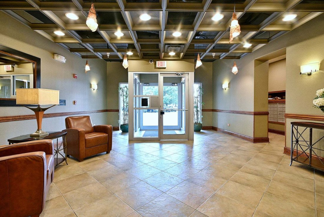 Condo in La Grange, Illinois, United States 4 - 18953296