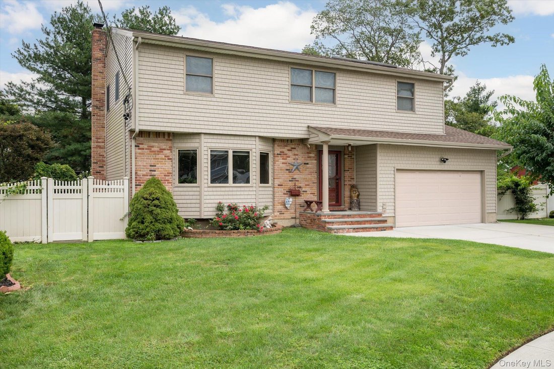 House in North Babylon, New York, United States 2 - 18950358