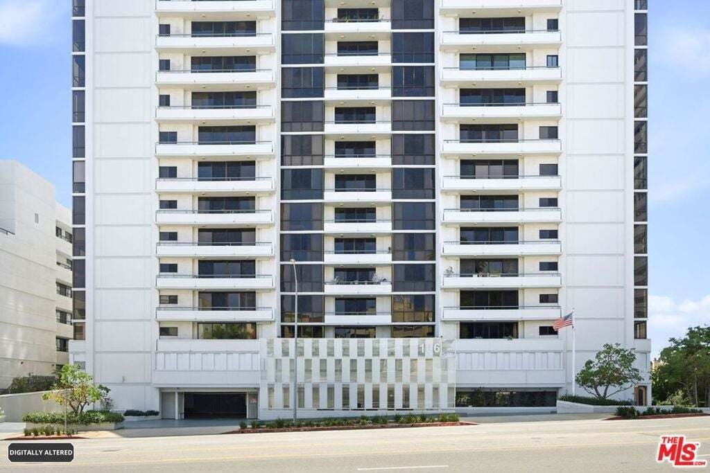 Condo in Los Angeles, California, United States 5 - 18952272