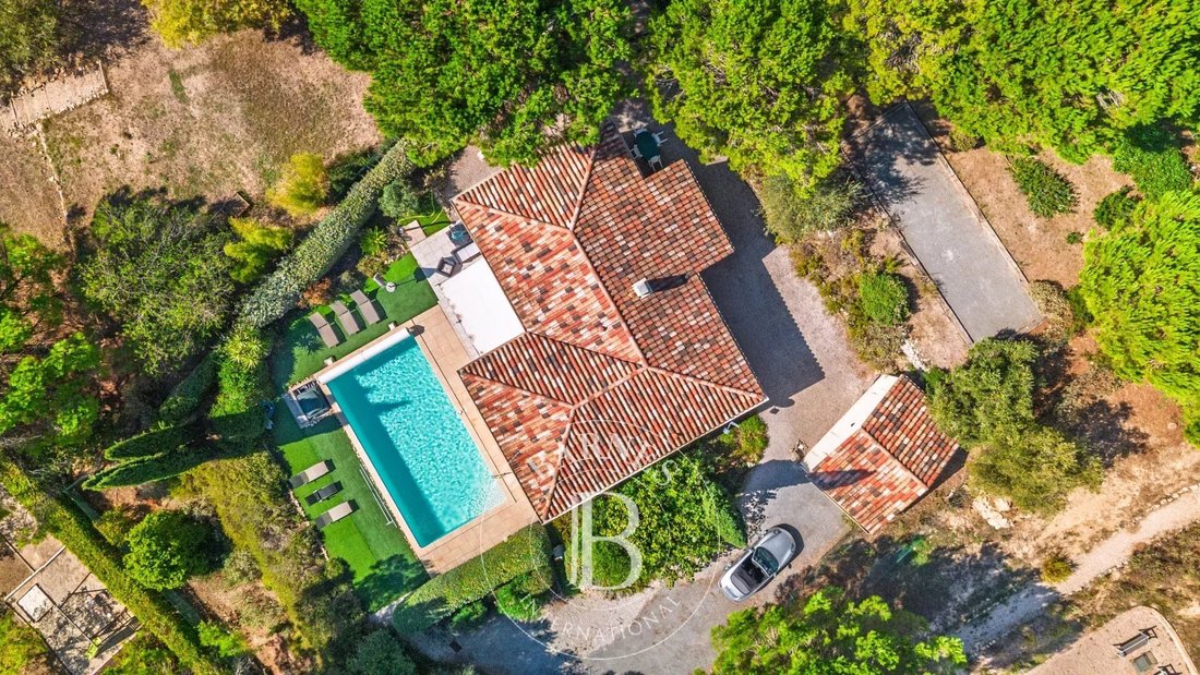 Villa in Bagnols-en-Forêt, Provence-Alpes-Côte d'Azur, France 2 - 18949941