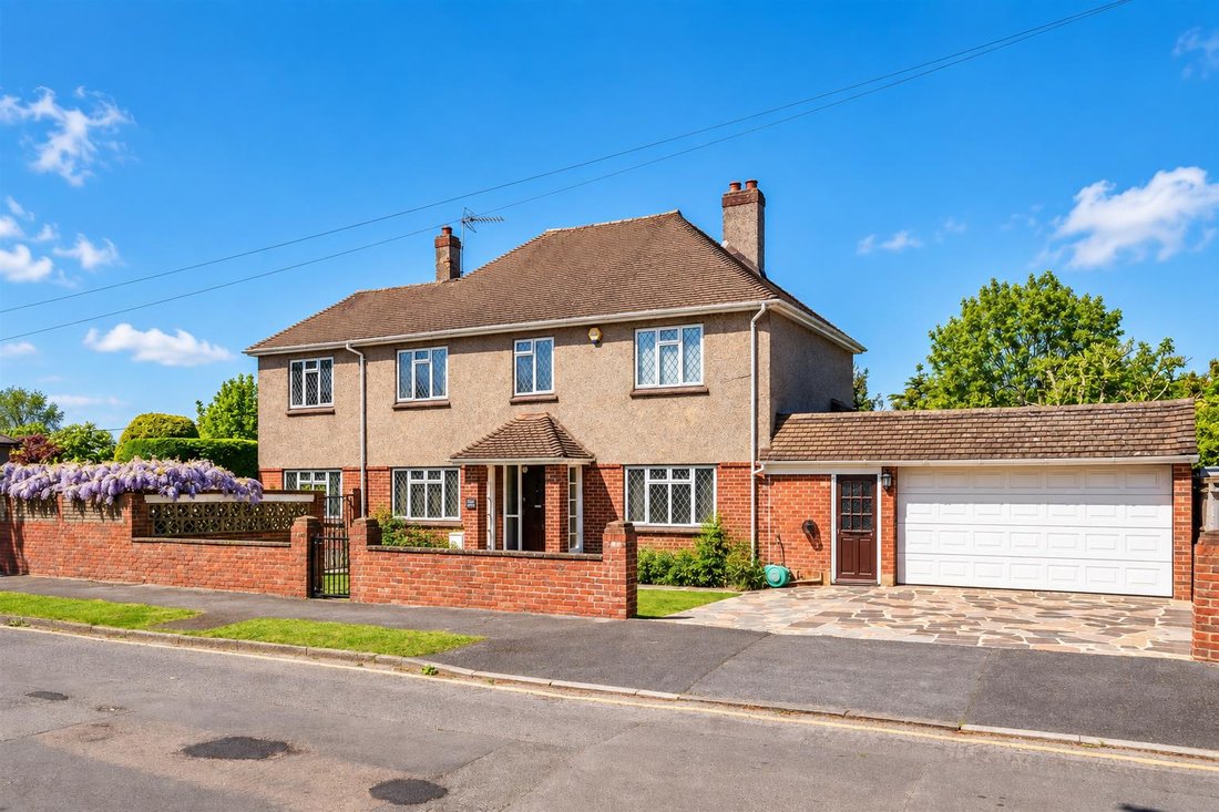 House in London Borough of Sutton, England 1 - 17849510