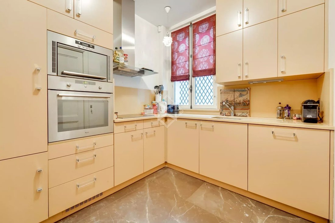 Apartment in Triangle d'Or, Paris 8e Arrondissement, Paris 4 - 16327398
