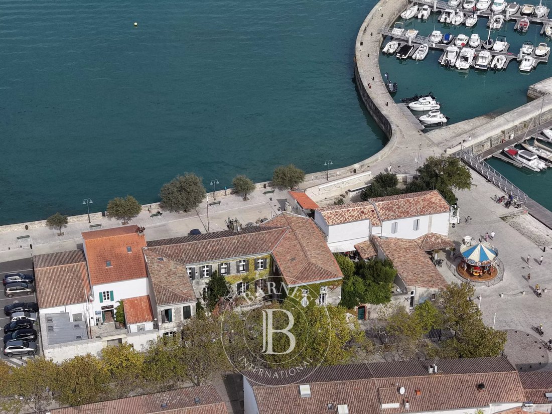 Estate in La Flotte, Nouvelle-Aquitaine, France 4 - 17862665