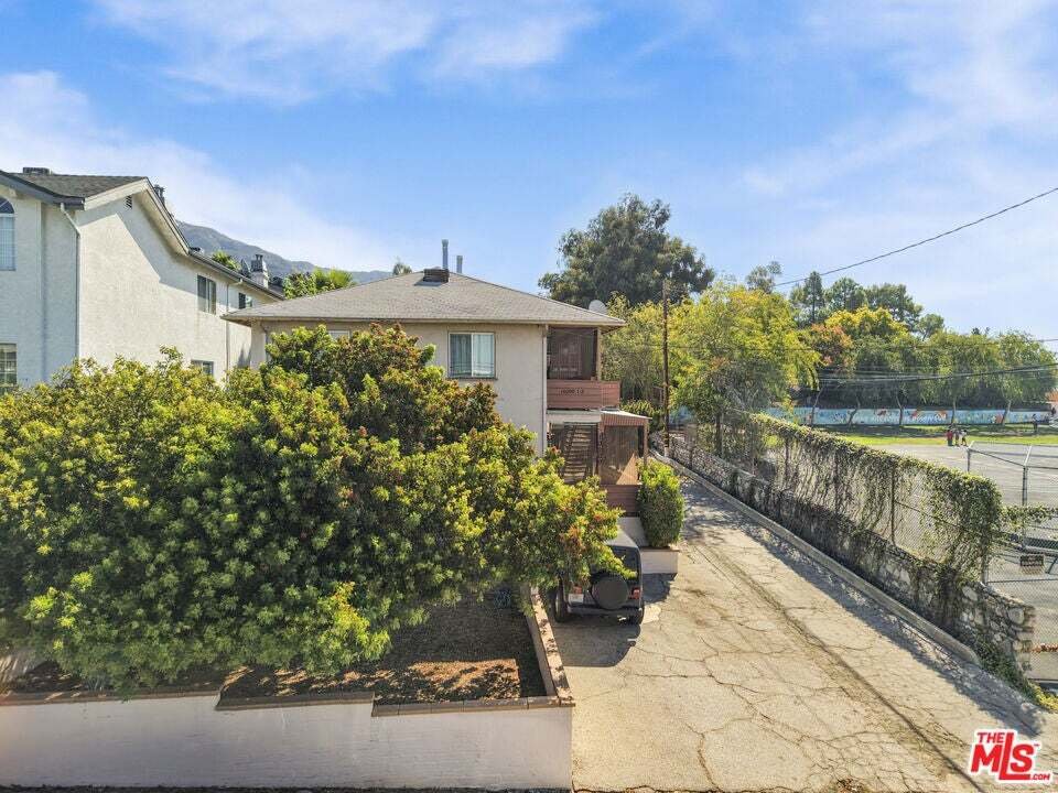 Los Angeles, California, United States 2 - 18952208