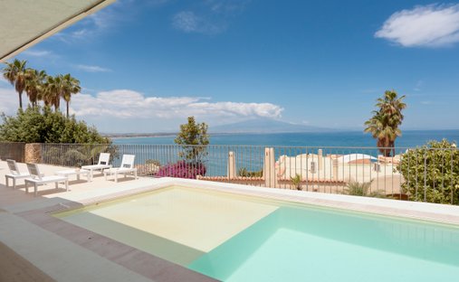 Villa in Augusta, Sicily, Italy 1