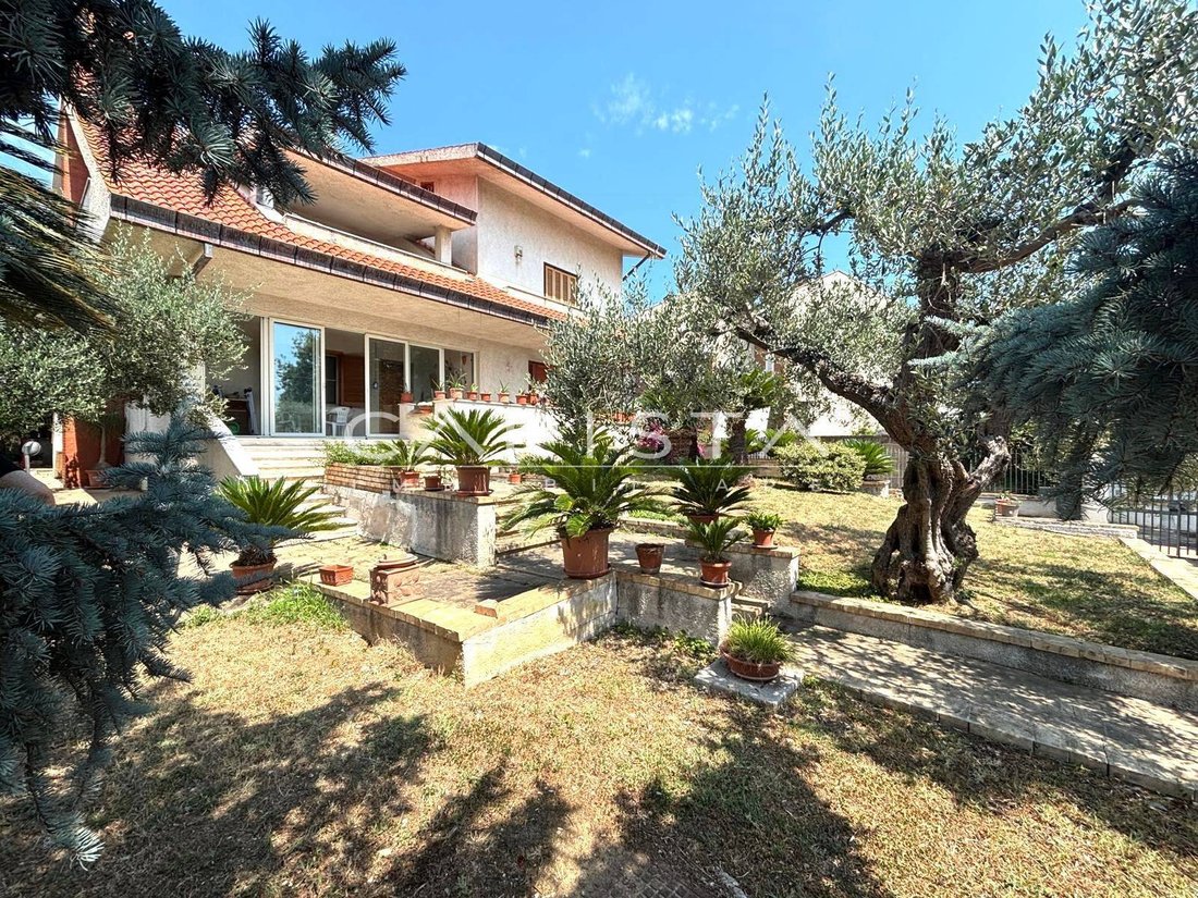 Villa in Ortona, Abruzzo, Italy 1 - 18955430