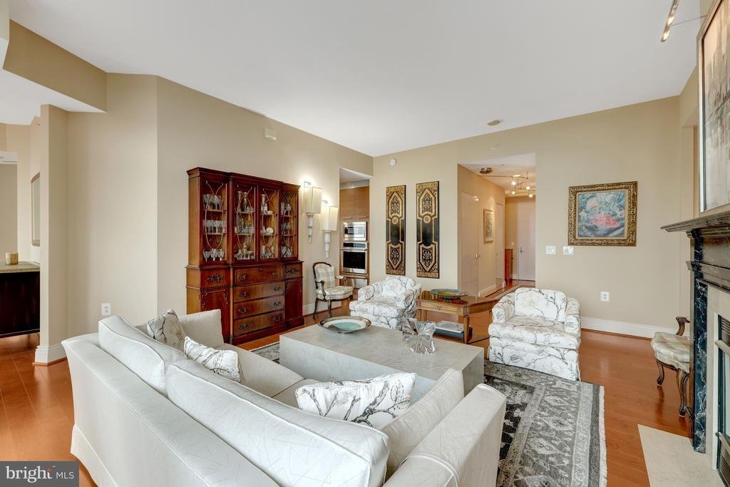 Condo in Reston, Virginia, United States 5 - 18956642