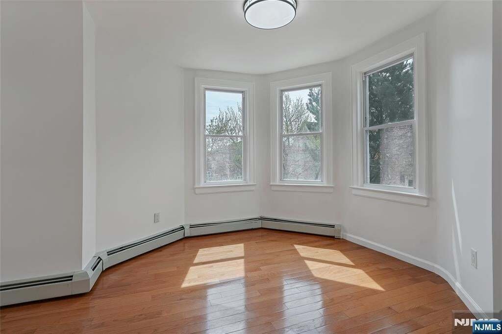 House in Cliffside Park, New Jersey, United States 5 - 18955662