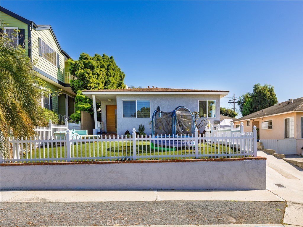 El Segundo, California, United States 2 - 18955986