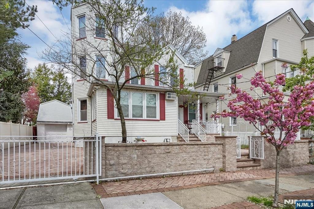 House in Cliffside Park, New Jersey, United States 2 - 18955662