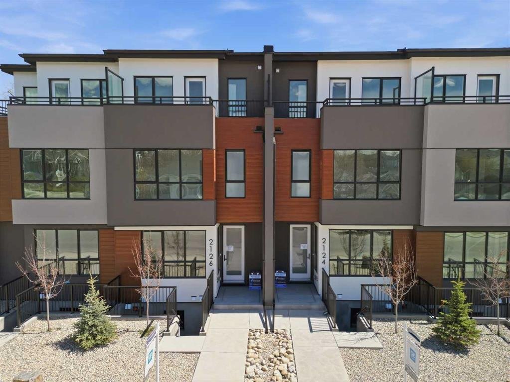 House in Calgary, Alberta, Canada 2 - 18956052