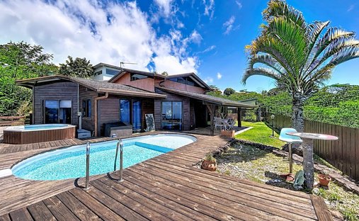 House in Māhina, Windward Islands, French Polynesia 1