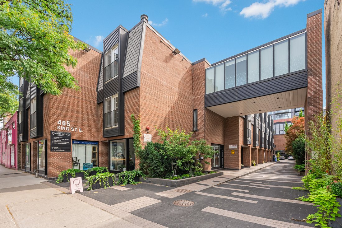Condo in Toronto, Ontario, Canada 1 - 18957480