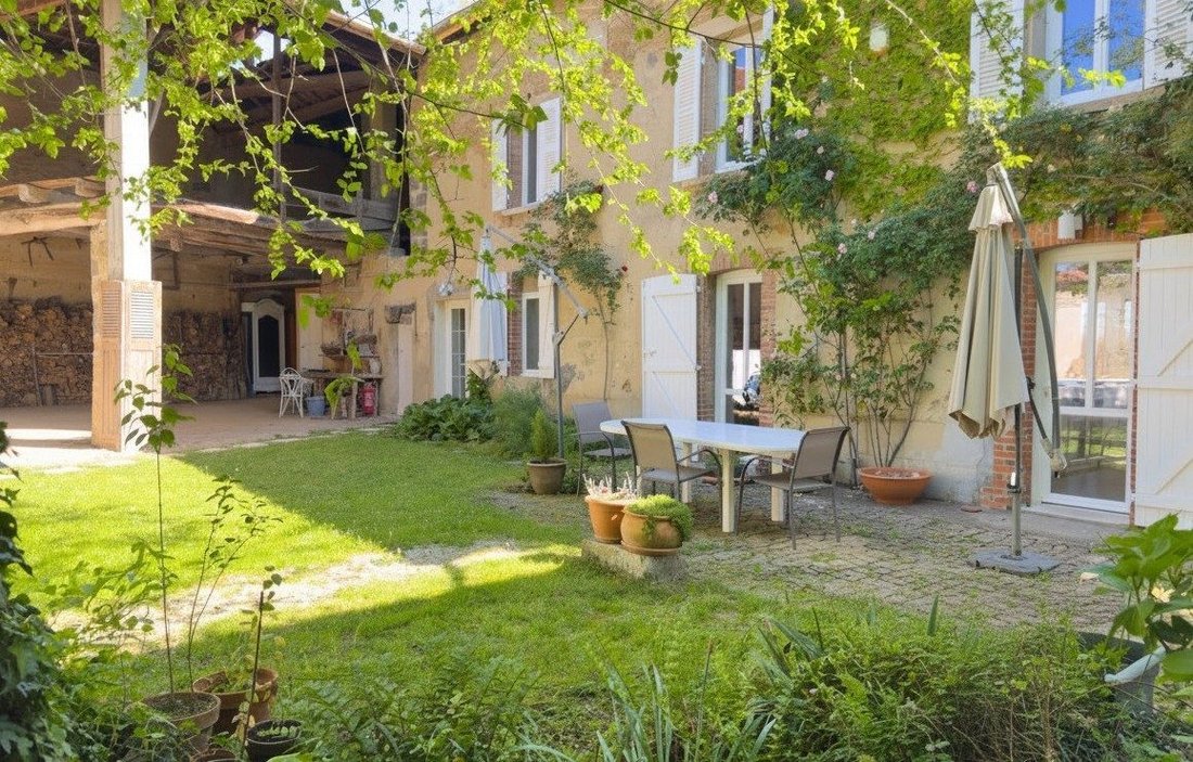 House in La Côte-Saint-André, Auvergne-Rhône-Alpes, France 1 - 18043515