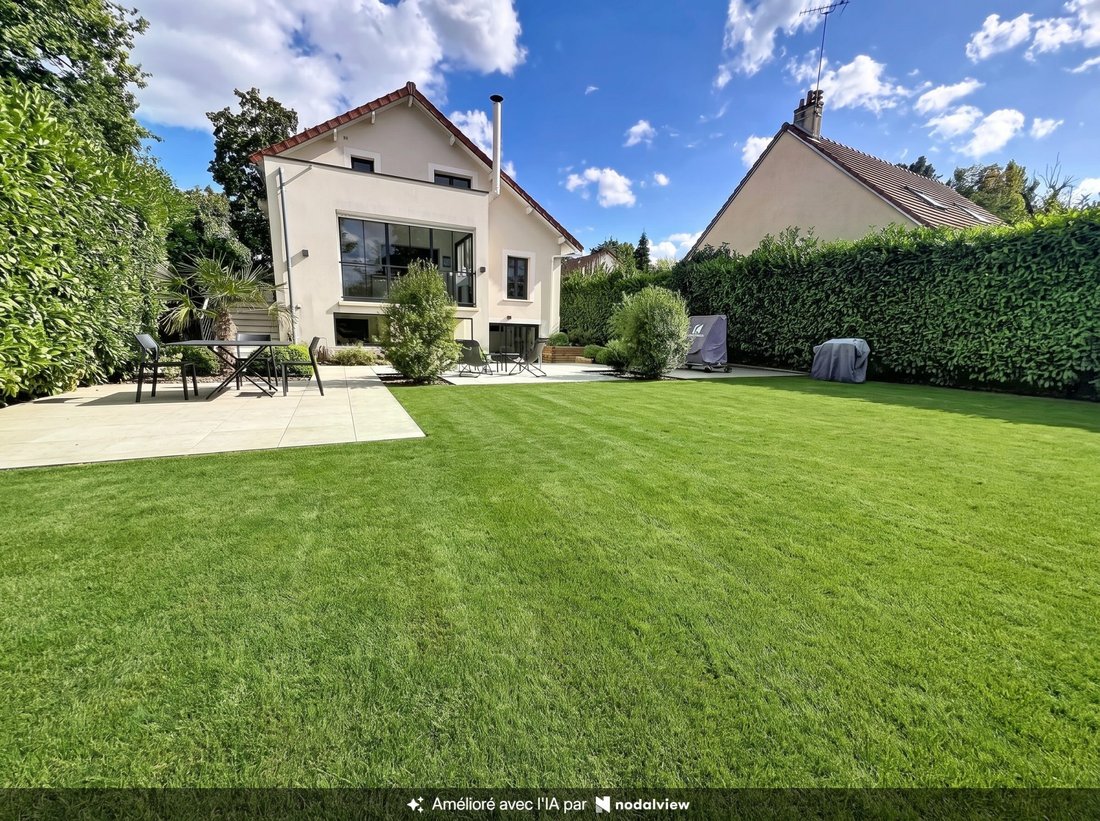 Villa in Bourg-La Feuillaume Nord, La Celle-Saint-Cloud, France 1 - 18956077