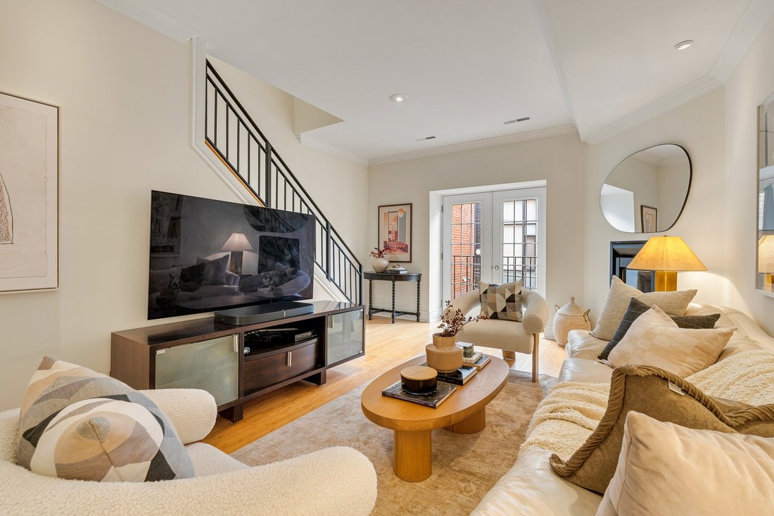 Condo in Toronto, Ontario, Canada 3 - 18957480