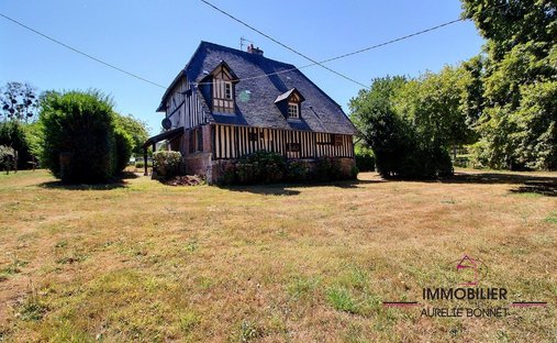 House in Saint-Julien-sur-Calonne, Normandy, France 1