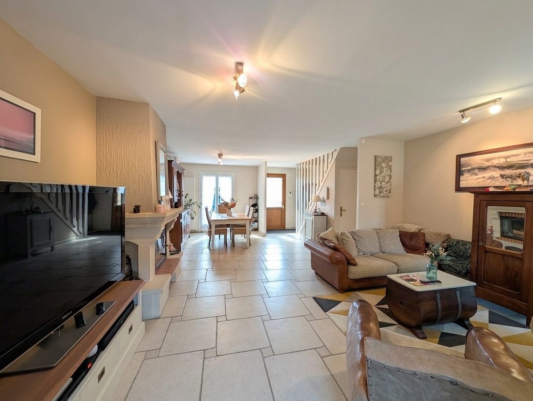 House in Les Clayes-sous-Bois, Ile-de-France, France 2 - 17624565